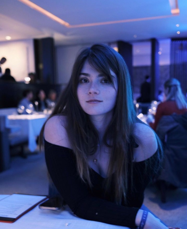 Actress April Brinson Shines on the Stages and Screens – Fã De Cinema